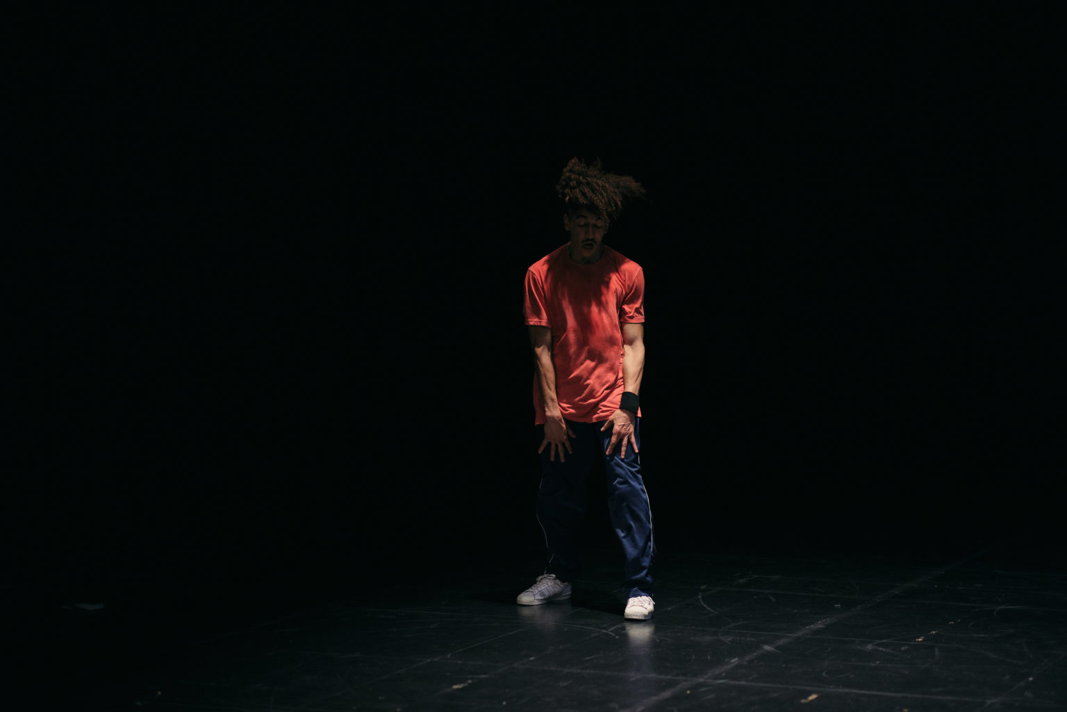 Danseur du spectale Dress Code de Julien Carlier - breakdancer