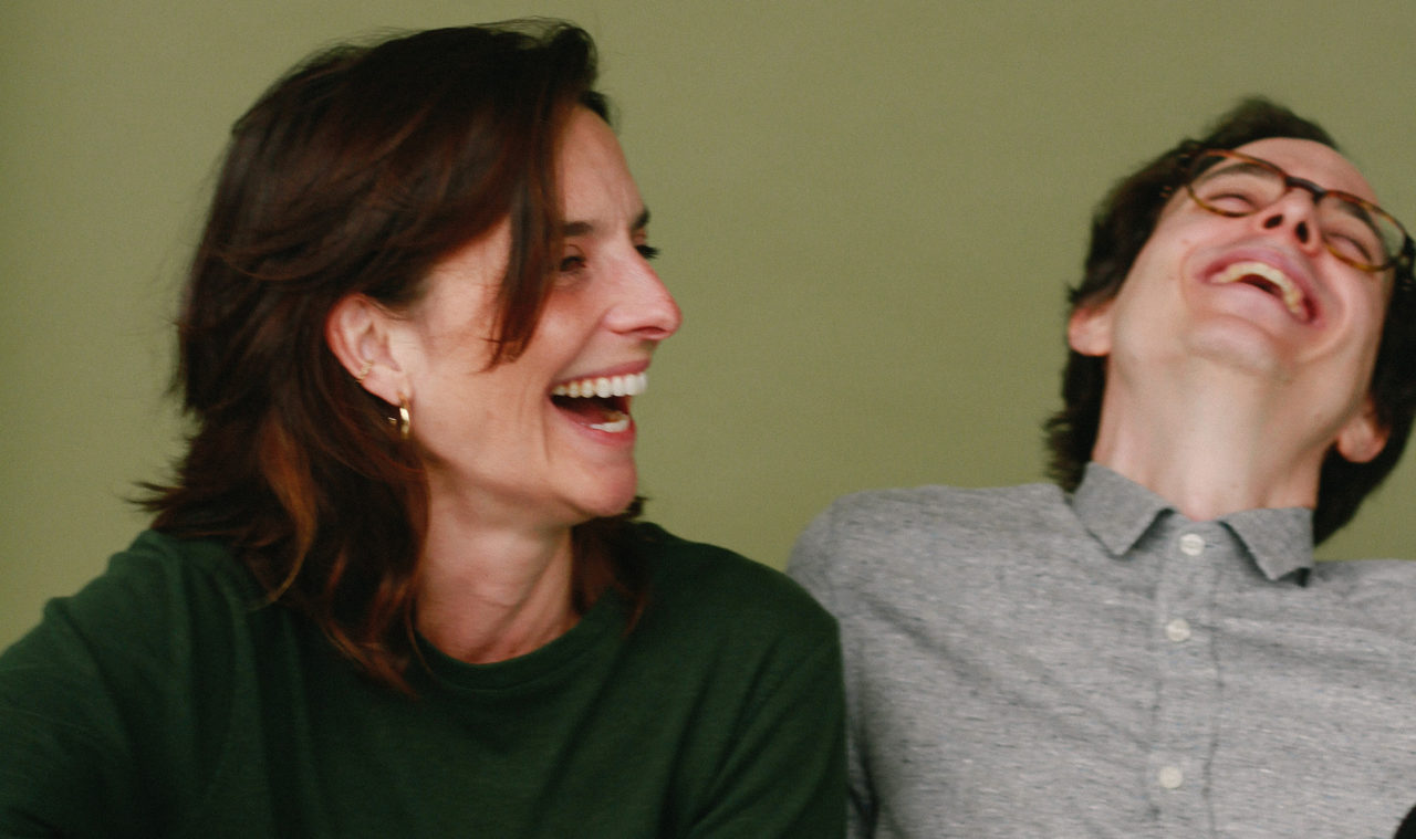 Portrait de Sophie Linsmaux et Aurelio Mergola de la Cie Still Life. Ils rient.