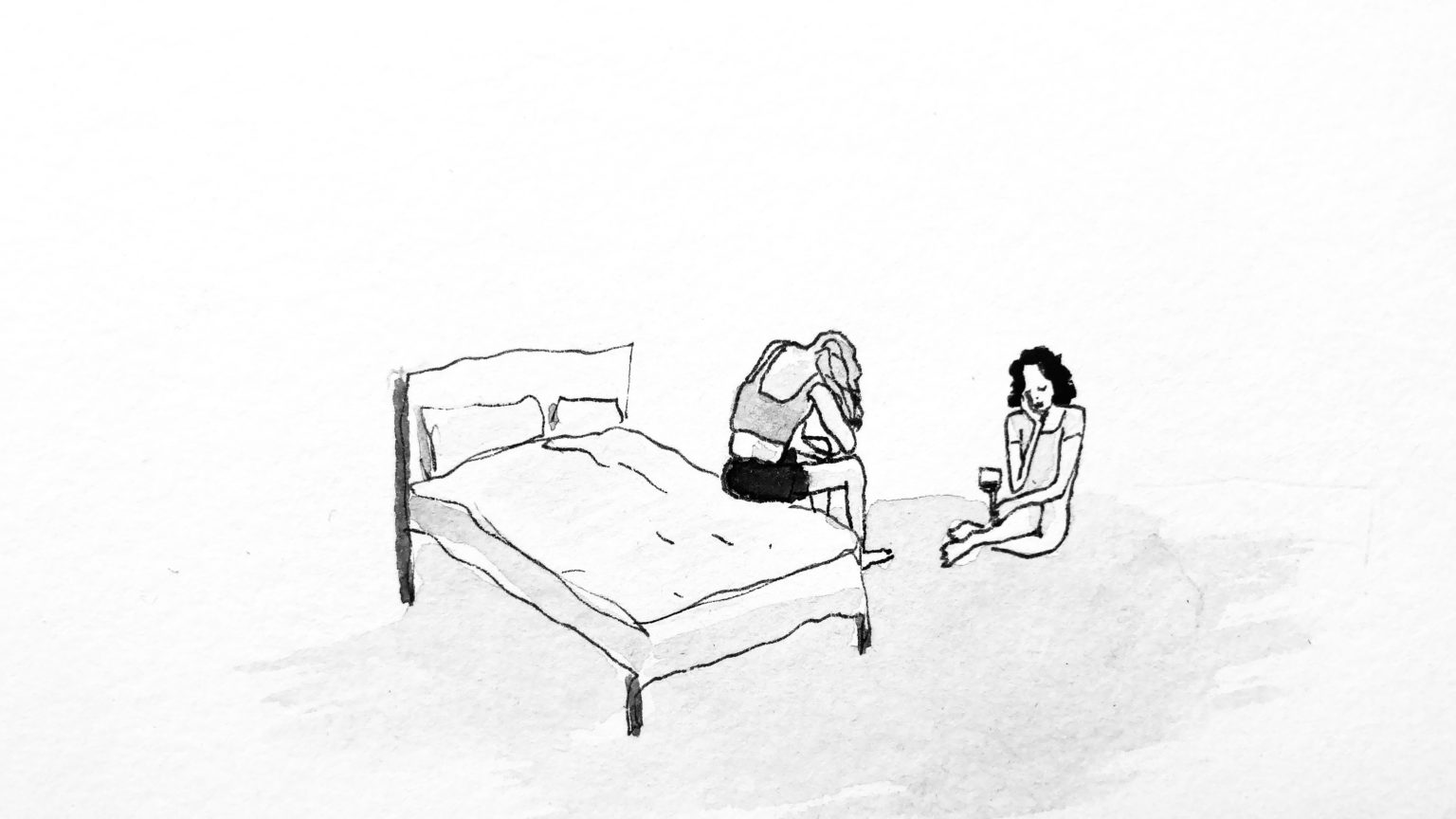 Croquis en noir et blanc, présentant 2 femmes, l'une est assise sur un lit et se prend la tête dans les mains, l'autre est assise par terre et boit un verre de vin.