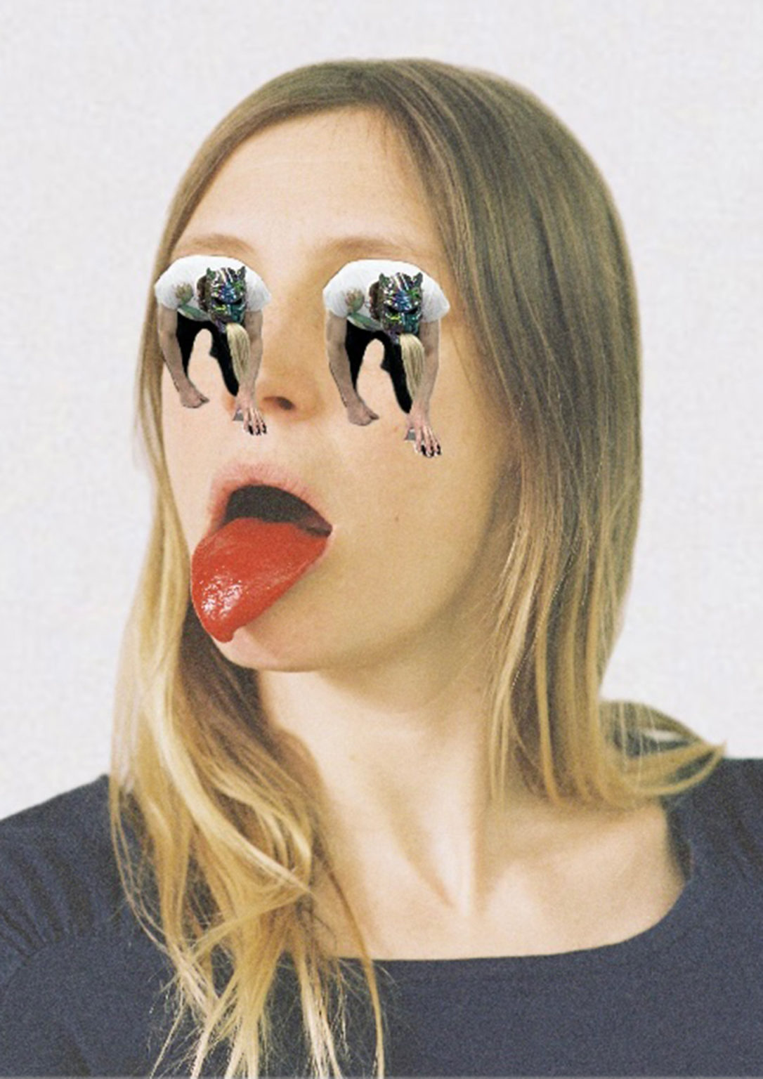 Montage photo où l'on voit Lucie Debay qui tire une langue épaisse et bien rouge. Ses yeux sont remplacés un personnage masqué à 4 pattes.