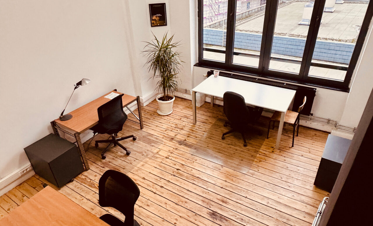 Espace de co-working situé au 4ème étage des bureaux du Théâtre Les Tanneurs